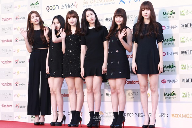 Gambar Foto G-Friend di Red Carpet Gaon Chart K-Pop Awards 2016