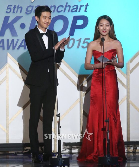 Gambar Foto Choi Woo Shik dan Seo Min Ji di Gaon Chart K-Pop Awards 2016