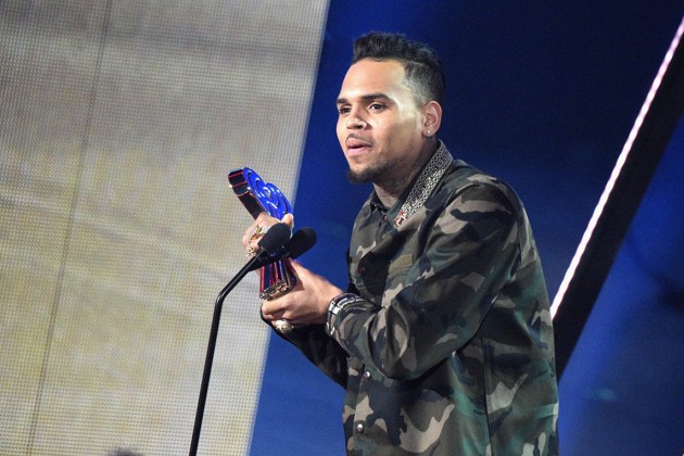 Gambar Foto Chris Brown Raih Piala R&B Artist of the Year