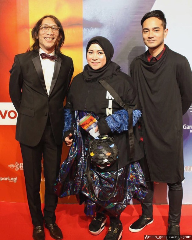 Gambar Foto Anto Hoed, Melly Goeslaw dan Marthino Lio di Gala Premier 'Ada Apa Dengan Cinta 2'