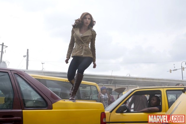 Gambar Foto Aksi Scarlett Johansson di Film 'Captain America: Civil War'