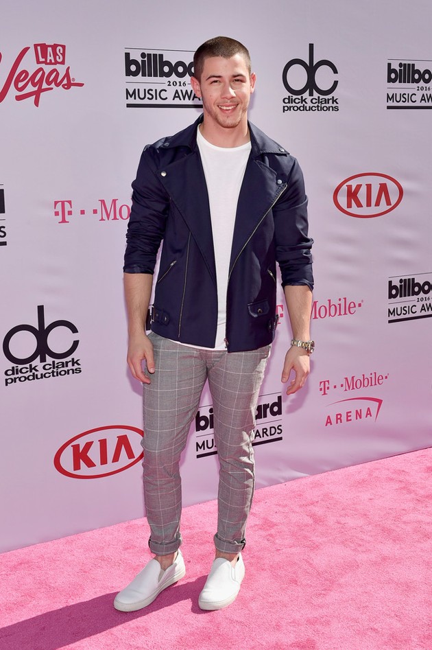 Gambar Foto Nick Jonas di Red Carpet Billboard Music Awards 2016