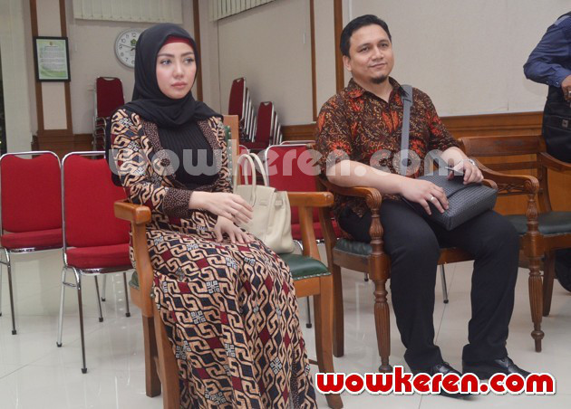 Gambar Foto Bella Shofie Saat Ditemui di Pengadilan Agama Jakarta Selatan
