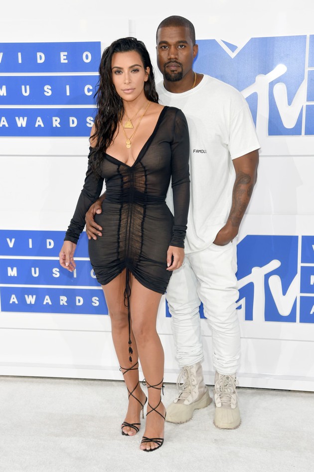 Gambar Foto Kim Kardashian dan Kanye West di Red Carpet MTV Video Music Awards 2016