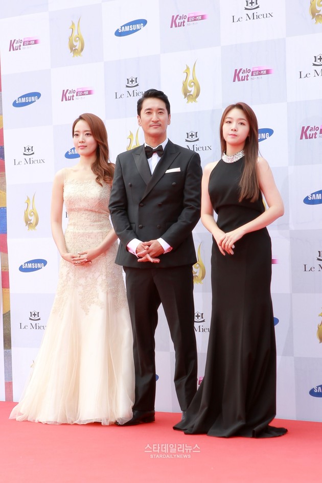 Gambar Foto Lee Ji Yeon, Shin Hyun Joon dan Minah di Red Carpet Seoul International Drama Awards 2016