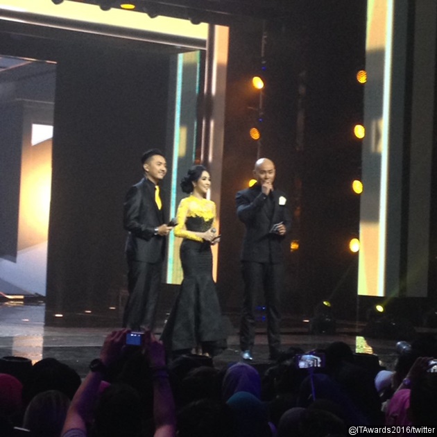 Gambar Foto Ananda Omesh, Gisella Anastasia dan Deddy Corbuzier Jadi Host Indonesian Television Awards 2016