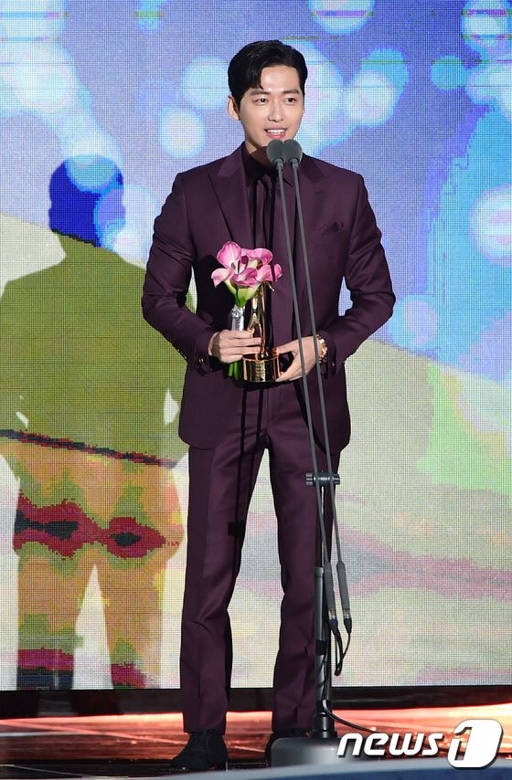 Gambar Foto Nam Goong Min Raih Penghargaan Aktor/Aktris Mini Seri Terbaik