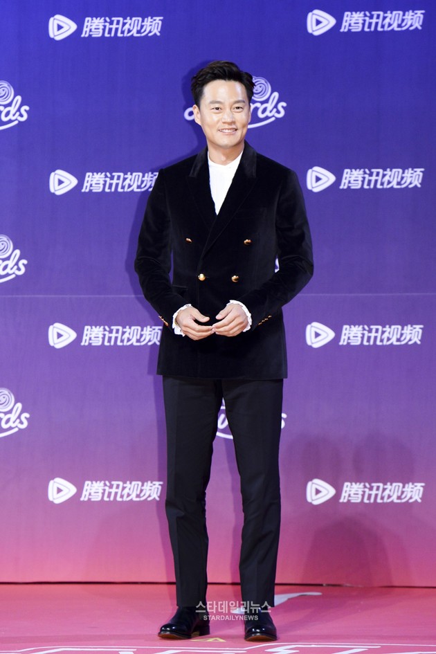 Gambar Foto Lee Seo Jin Hadir di tvN10 Awards 2016
