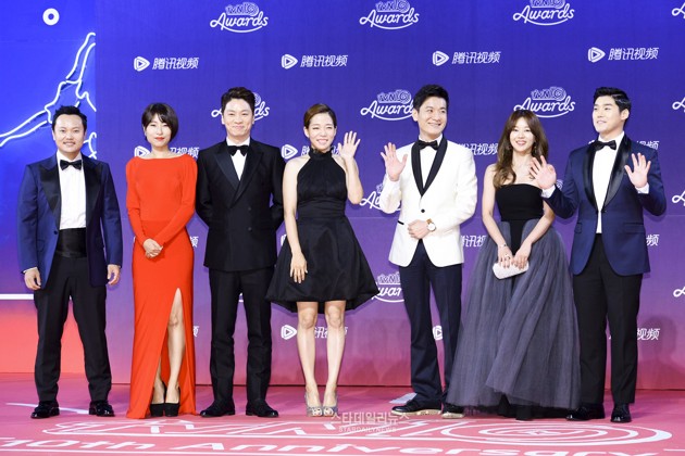 Gambar Foto Bintang Acara 'SNL Korea' Hadir di tvN10 Awards 2016