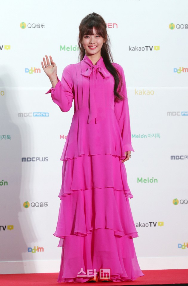 Gambar Foto Kim Yoo Jung di Red Carpet MelOn Music Awards 2016
