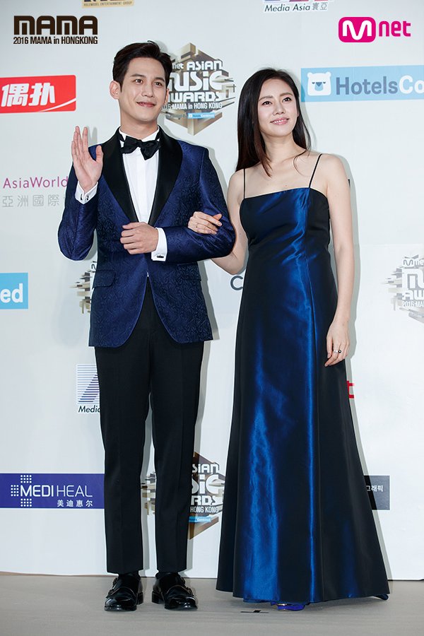 Gambar Foto Park Ki Woong dan Choo Ja Hyun di Red Carpet MAMA 2016