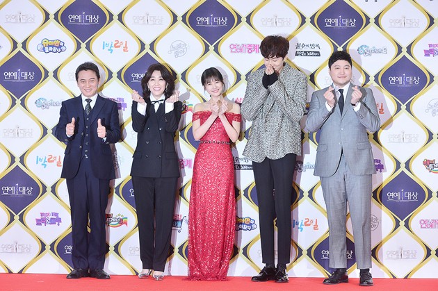 Gambar Foto Para Pemeran Web Drama 'The Sound of the Heart' di Red Carpet KBS Entertainment Awards 2016
