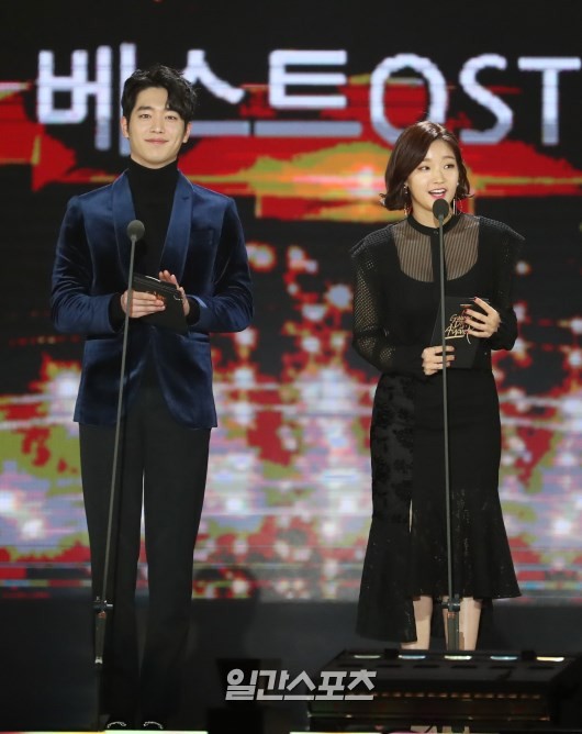 Gambar Foto Seo Kang Joon dan Park So Dam di Hari Pertama Golden Disk Awards 2017