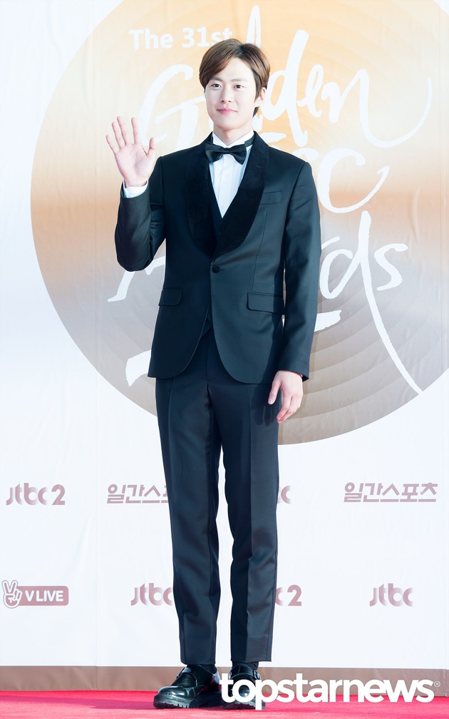 Gambar Foto Gong Myung 5urprise di Red Carpet Hari Kedua Golden Disk Awards 2017
