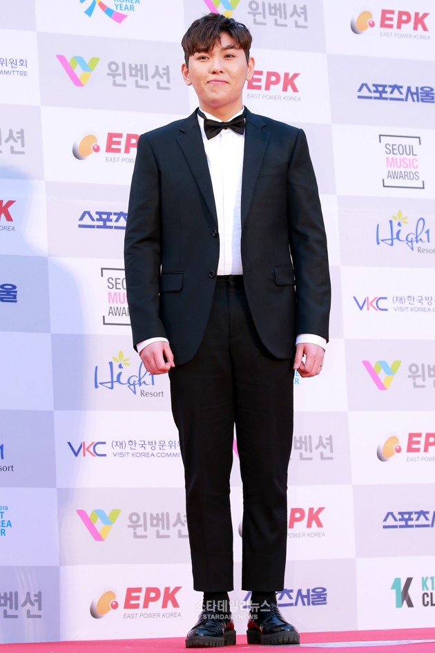 Gambar Foto Han Dong Geun di Red Carpet Seoul Music Awards 2017