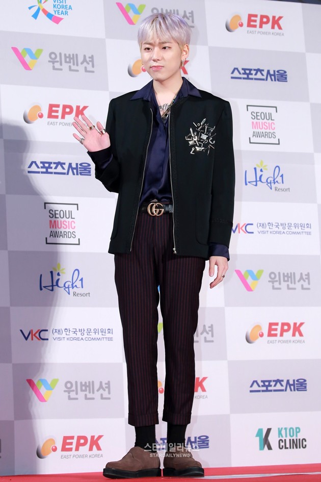 Gambar Foto Zico di Red Carpet Seoul Music Awards 2017