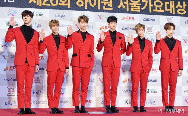 Gambar Foto ASTRO di Red Carpet Seoul Music Awards 2017
