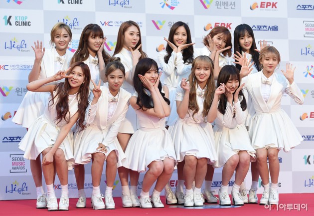Gambar Foto Cosmic Girls di Red Carpet Seoul Music Awards 2017