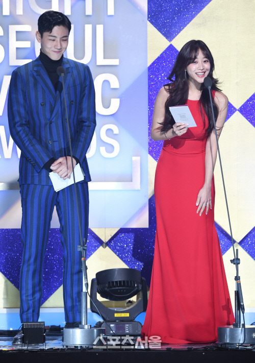Gambar Foto Ji Soo dan Jo Bo Ah di Seoul Music Awards 2017