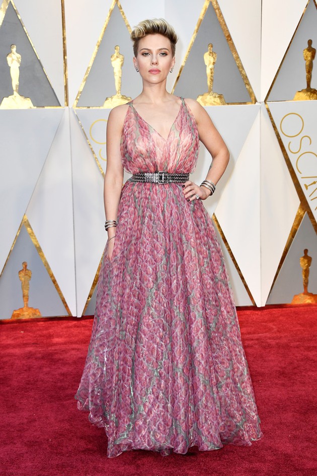 Gambar Foto Scarlett Johansson di Red Carpet Oscar 2017