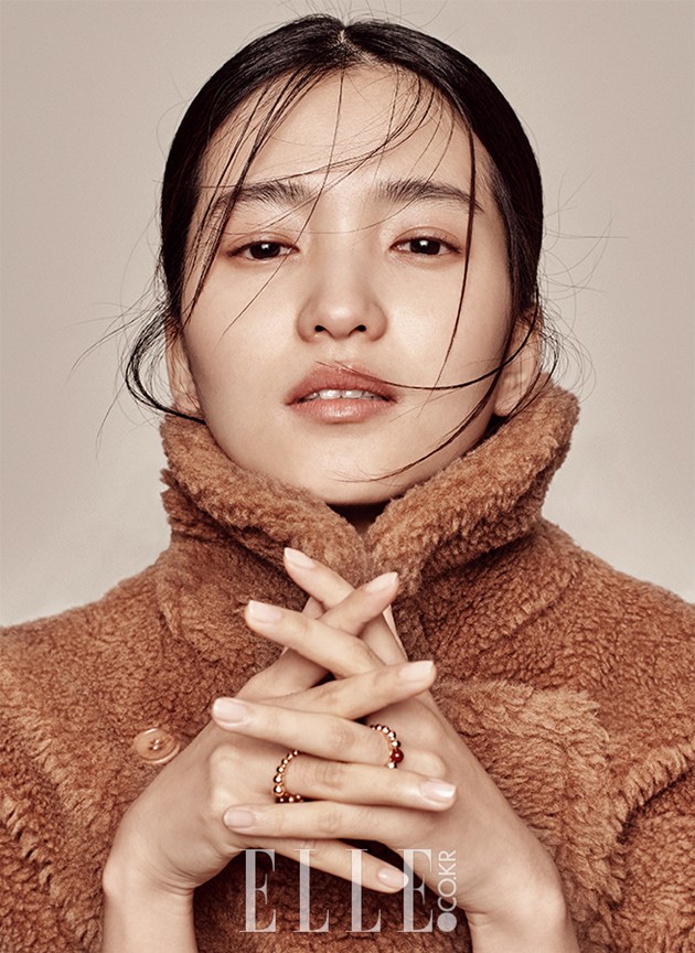 Gambar Foto Kim Tae Ri di Majalah Elle Edisi Januari 2017