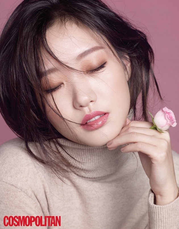 Gambar Foto Kim Go Eun di Majalah Cosmopolitan Edisi Desember 2016