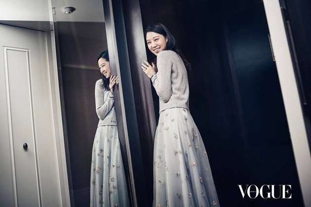 Gambar Foto Gong Hyo Jin di Majalah Vogue Edisi Mei 2017