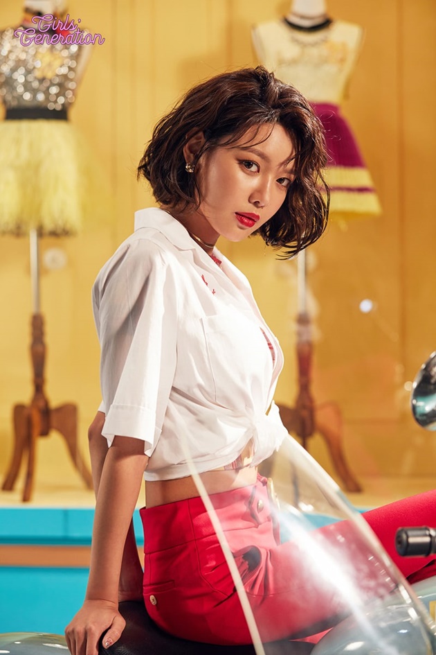 Gambar Foto Rambut Pendek Membuat Sooyoung Makin Memukau di Foto Teaser 'Holiday Night'