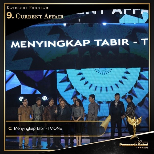 Gambar Foto Mewakili TV One, acara 'Menyingkap Tabir' sukses membawa pulang piala kategori Program Current Affair.