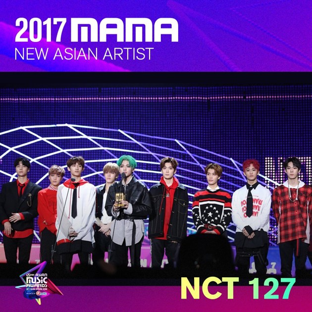 Foto NCT 127 meraih piala New Asian Artist di MAMA 2017 Hong Kong.