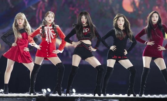 Gambar Foto Red Velvet Nyanyikan 'Peek-a-Boo' dan 'Red Flavor' di MelOn Music Awards 2017