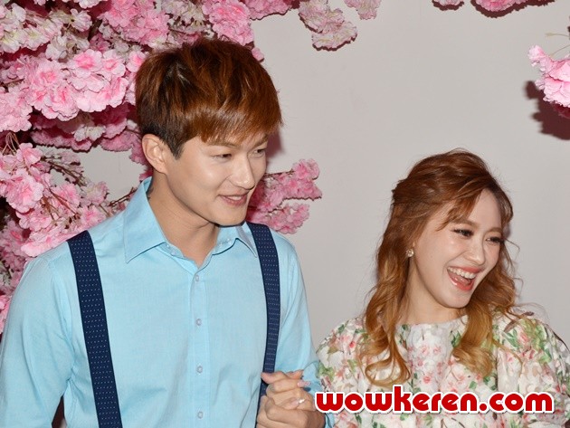 Gambar Foto Lee Jeong Hoon dan MoA Aeim Ditemui Saat Lakukan Pre-Wedding