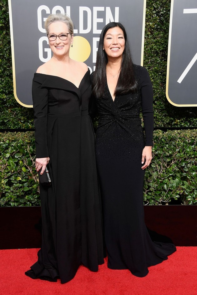 Gambar Foto Meryl Streep dan sutradara Ai-Jen Poo juga kompak di Red Carpet Golden Globe Awards 2018.