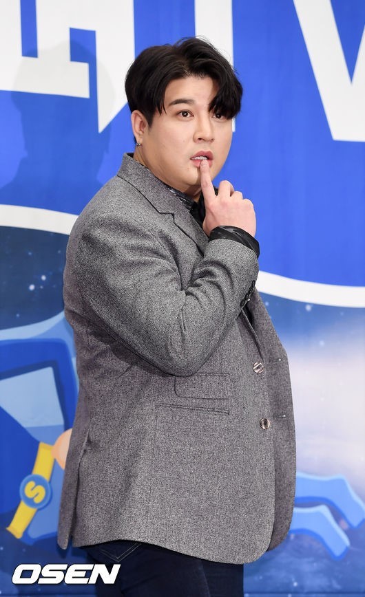 Gambar Foto Shindong pose sok kaget di jumpa pers variety show 'Super TV'