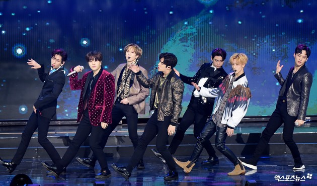 Gambar Foto Penampilan GOT7 di Gaon Chart Music Awards 2018
