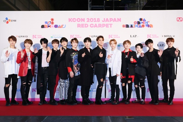 Gambar Foto Seventeen (II) di Red Carpet KCON Jepang 2018