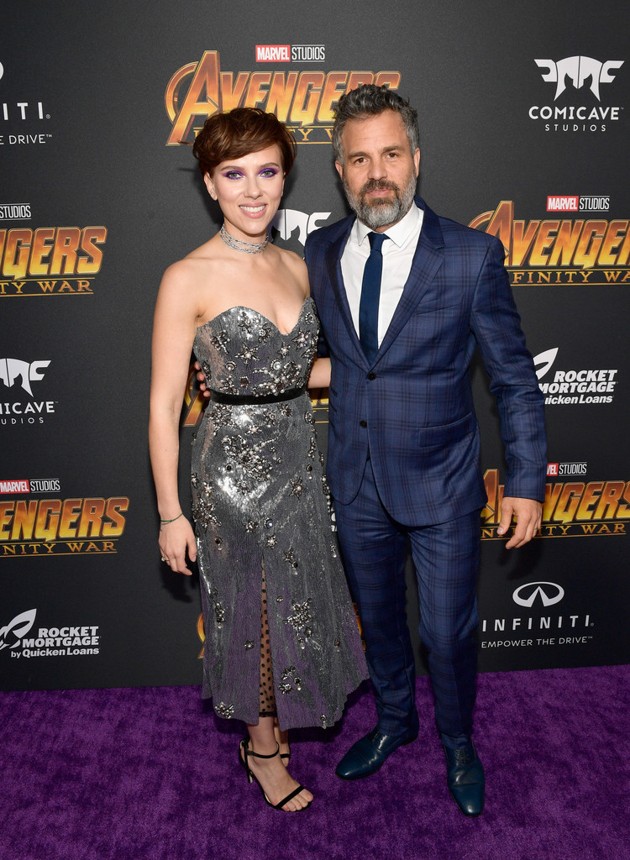 Gambar Foto Scarlett Johansson dan Mark Ruffalo hadir di global premiere film 'Avengers: Infinity War'.