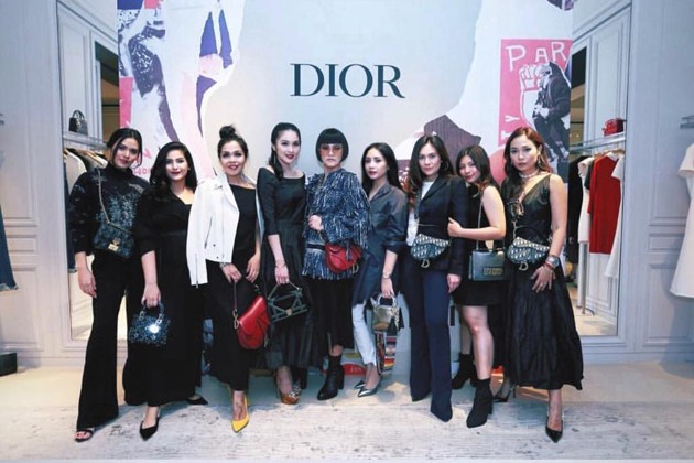 Gambar Foto Anggunnya Para Seleb Indonesia di Acara Brand Dior