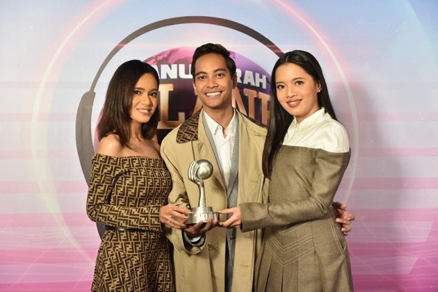 Gambar Foto GAC Meraih Piala Best Duo/Group di Anugerah Planet Muzik 2018