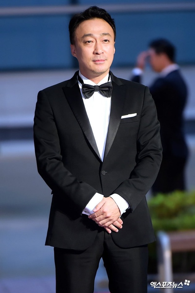 Gambar Foto Lee Sung Min di Buil Film Awards 2018