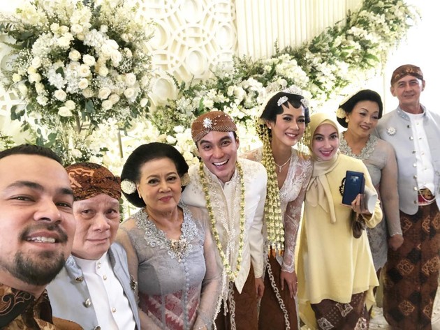 Gambar Foto Sultan Djorghi dan Annisa Trihapsari Hadir di Pernikahan Baim Wong dan Paula Verhoeven