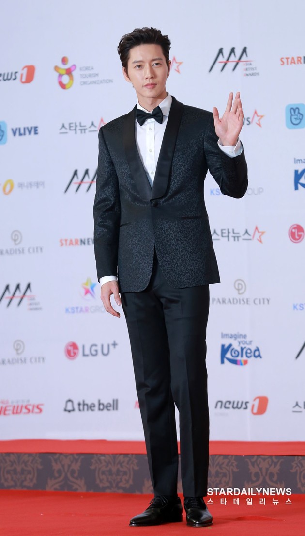 Gambar Foto Park Hae Jin juga ikut meramaikan malam puncak Asia Artist Awards 2018.