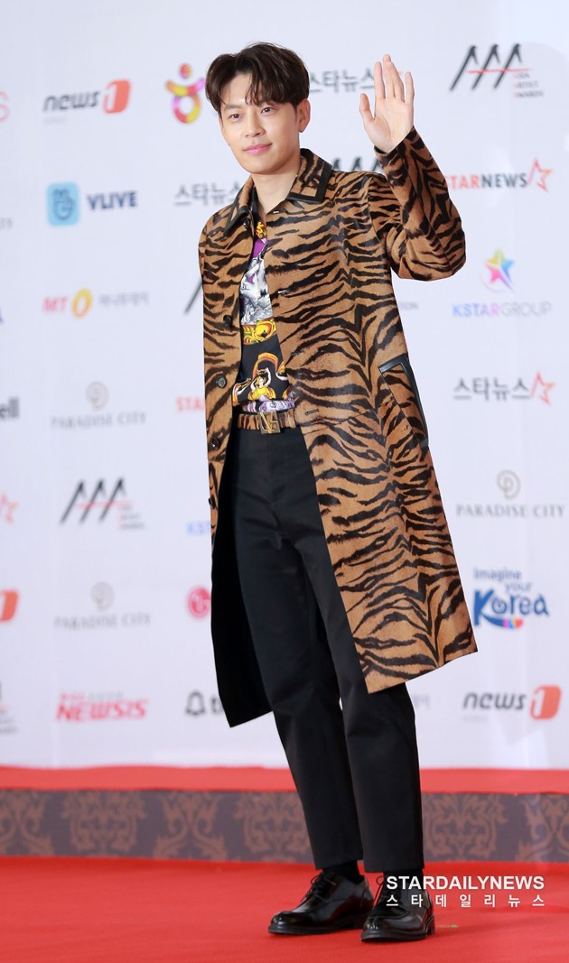 Gambar Foto SE7EN datang dengan senyum cerah di Asia Artist Awards 2018.