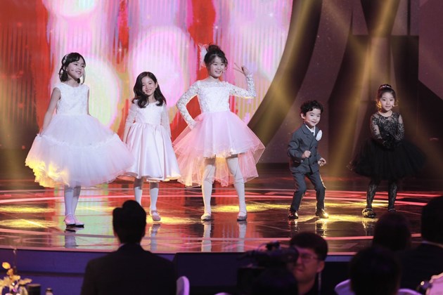 Gambar Foto Para Aktor dan Aktris Cilik Drama MBC Tampil Imut Nyanyikan Lagu 'Love Scenario' Milik iKON