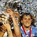 Diego Forlan dengan Piala Copa America 2011