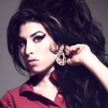 Amy Winehouse, penyanyi asal Inggris yang berhasil meraih 5 penghargaan Grammy