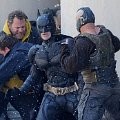 Pertarungan tersebut tak hanya melibatkan Batman dan Bane