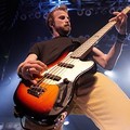 Aksi bassis Paramore, Jeremy Davis