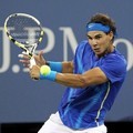 Rafael Nadal mengembalikan bola dari Andy Murray dengan backhand