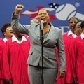 Queen Latifah menyanyikan lagu kebangsaan AS jelang laga final Serena Williams vs Samantha Stosur